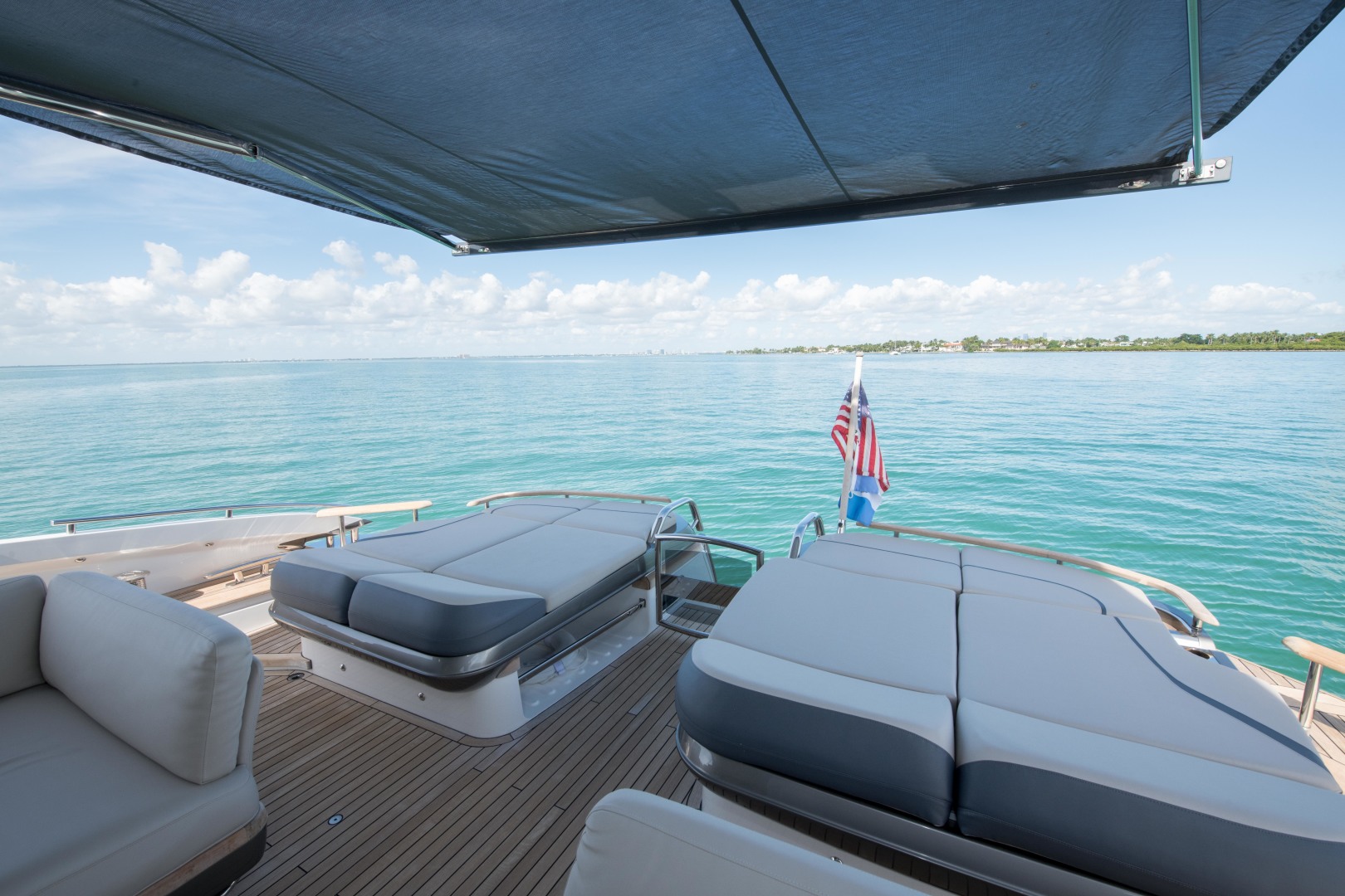 Bridge Lounge/Sunpads