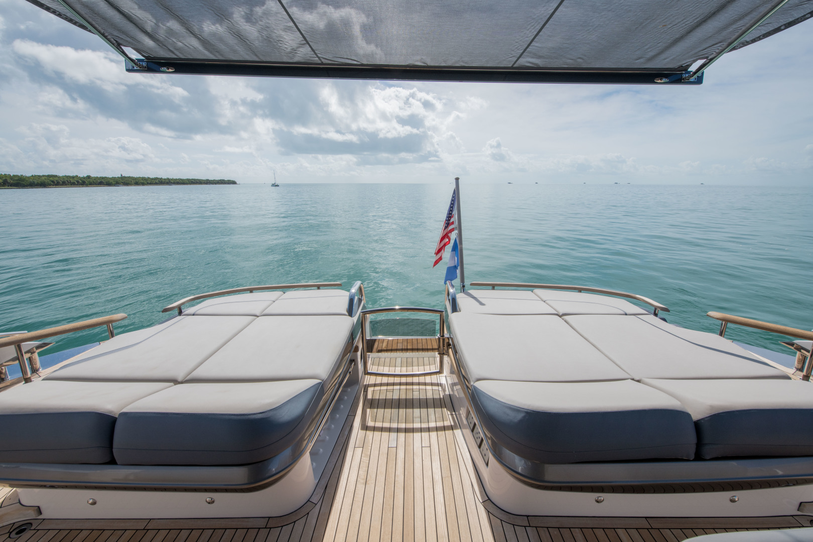 Bridge Lounge/Sunpads