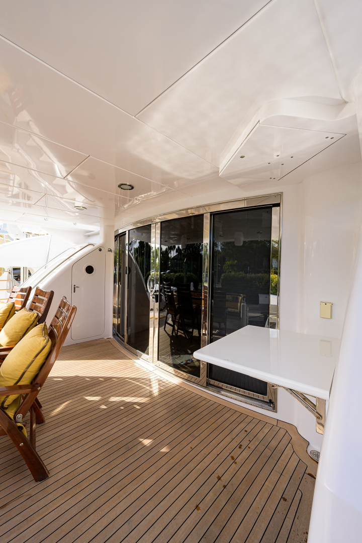 80_hatteras_lady_ann_flybridge_25