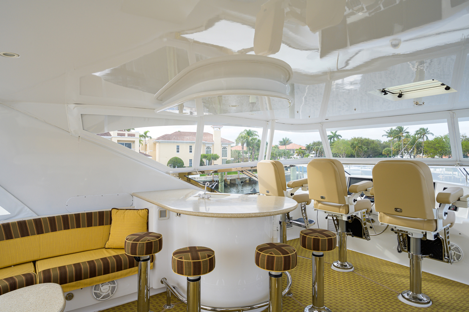 80_hatteras_lady_ann_flybridge_25