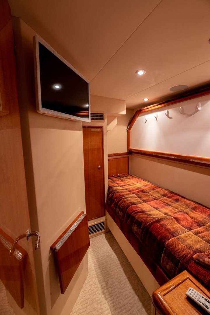 80_hatteras_lady_ann_flybridge_25