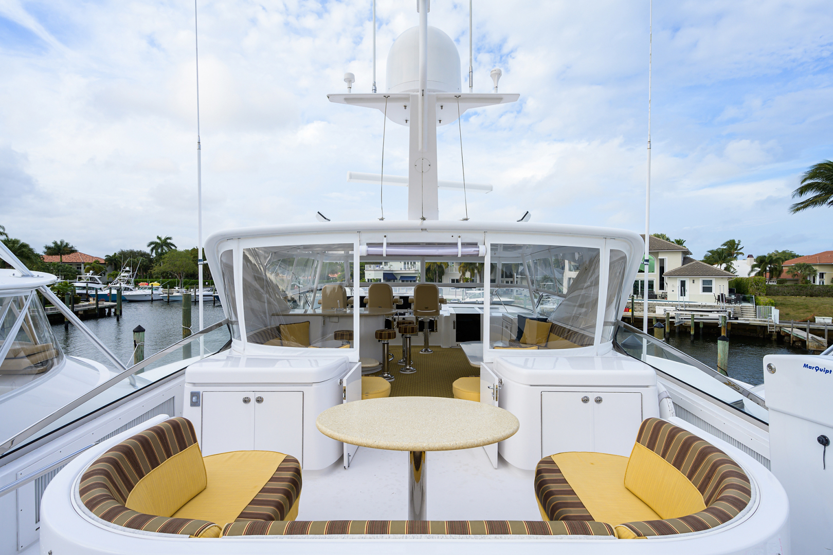 80_hatteras_lady_ann_flybridge_25