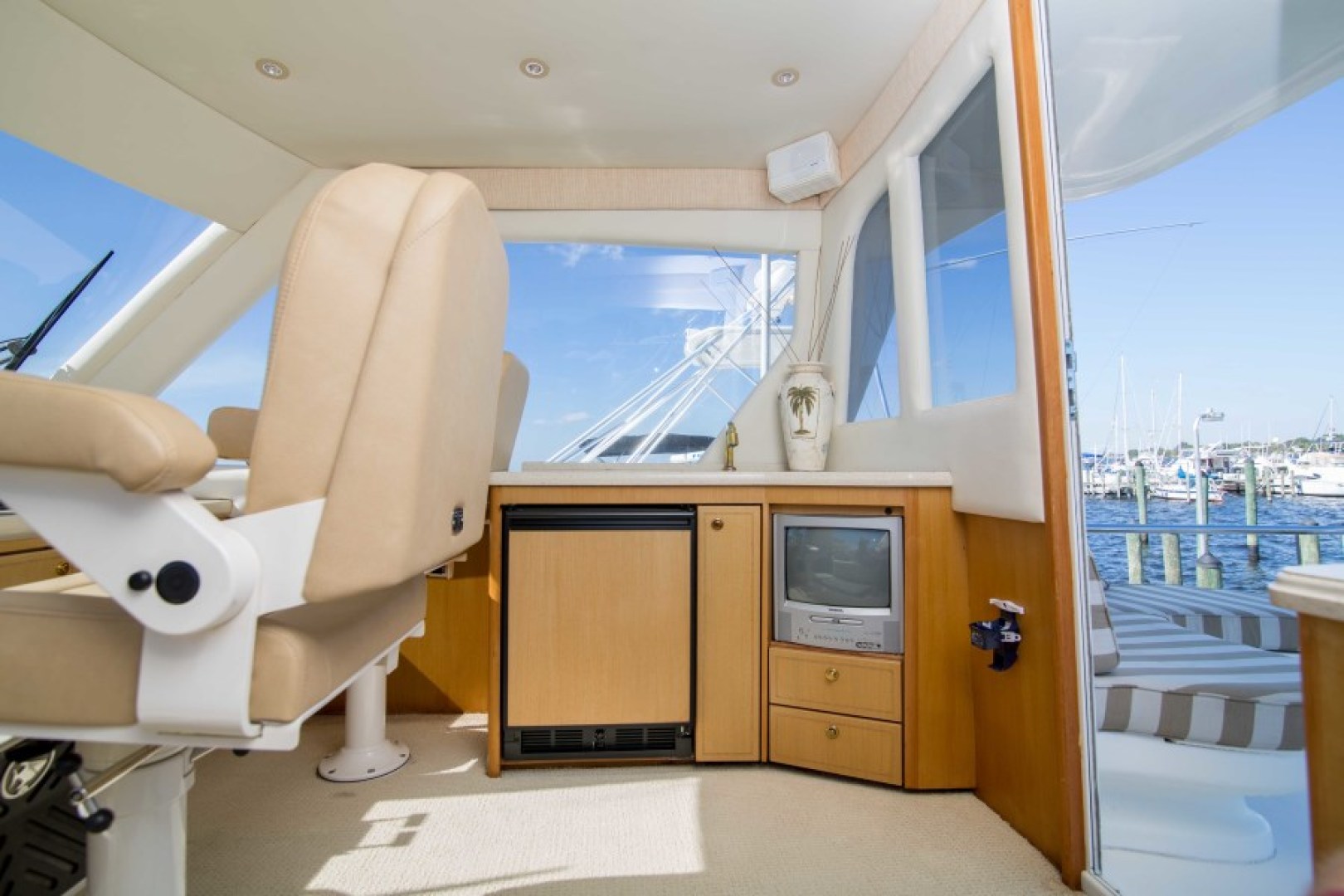 Ocean 57 - Cash Flow - Enclosed Bridge