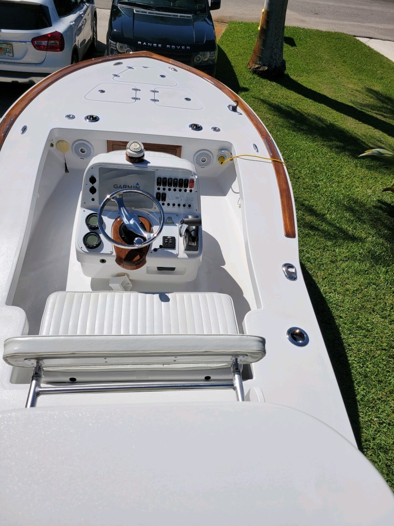 Enviboats Skiff 17 - Helm