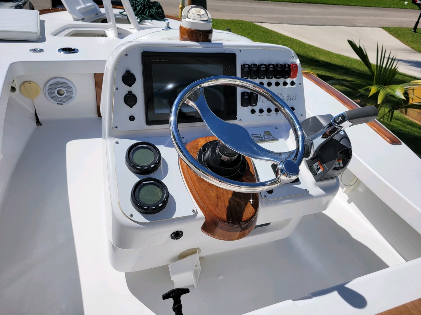 Enviboats Skiff 17 - Helm