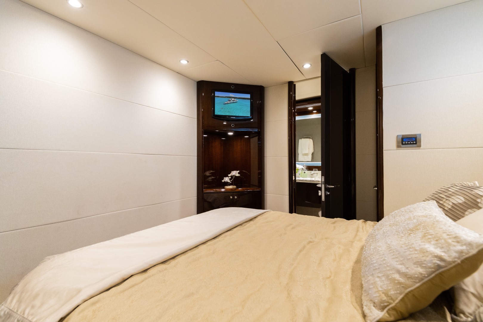 Lazzara 84 - La Balsita - VIP Stateroom