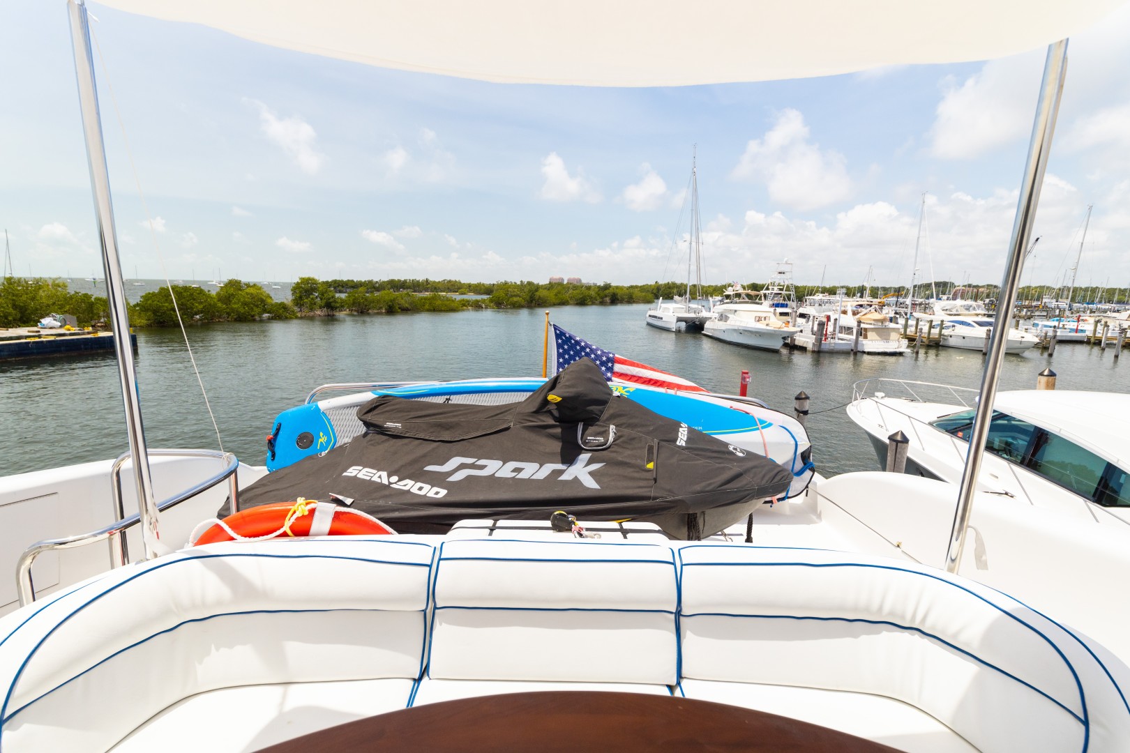 Lazzara 84 - La Balsita - Flybridge Seating