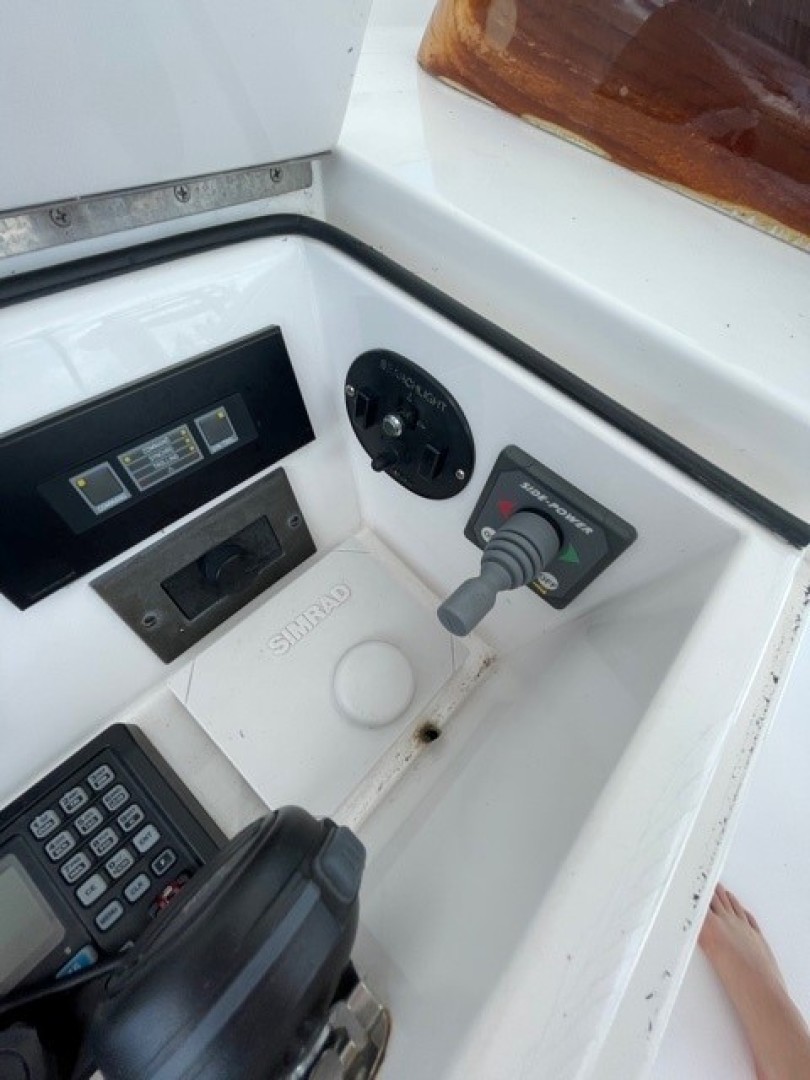 Viking 48 - La Don Goyo - Bow Thruster