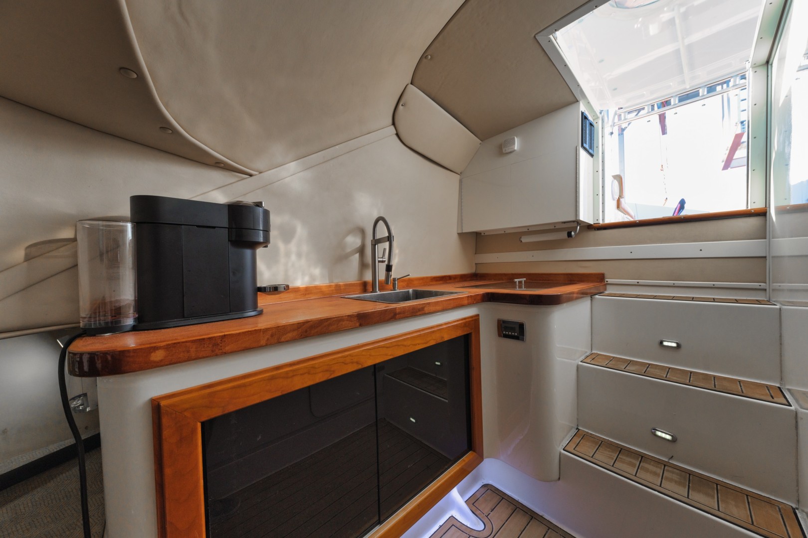 Knowles 37 - Ma Sheila - Cabin