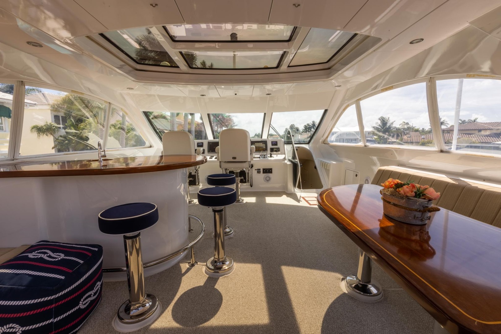 Hatteras 72 - Taz - Bridge