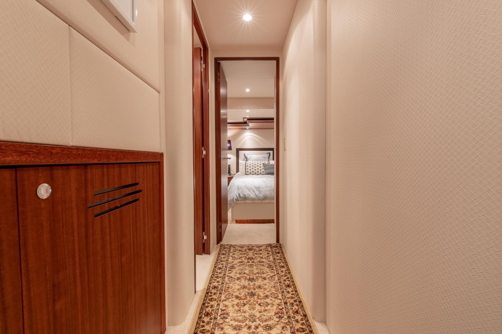 Hatteras 72 - Taz - Companionway