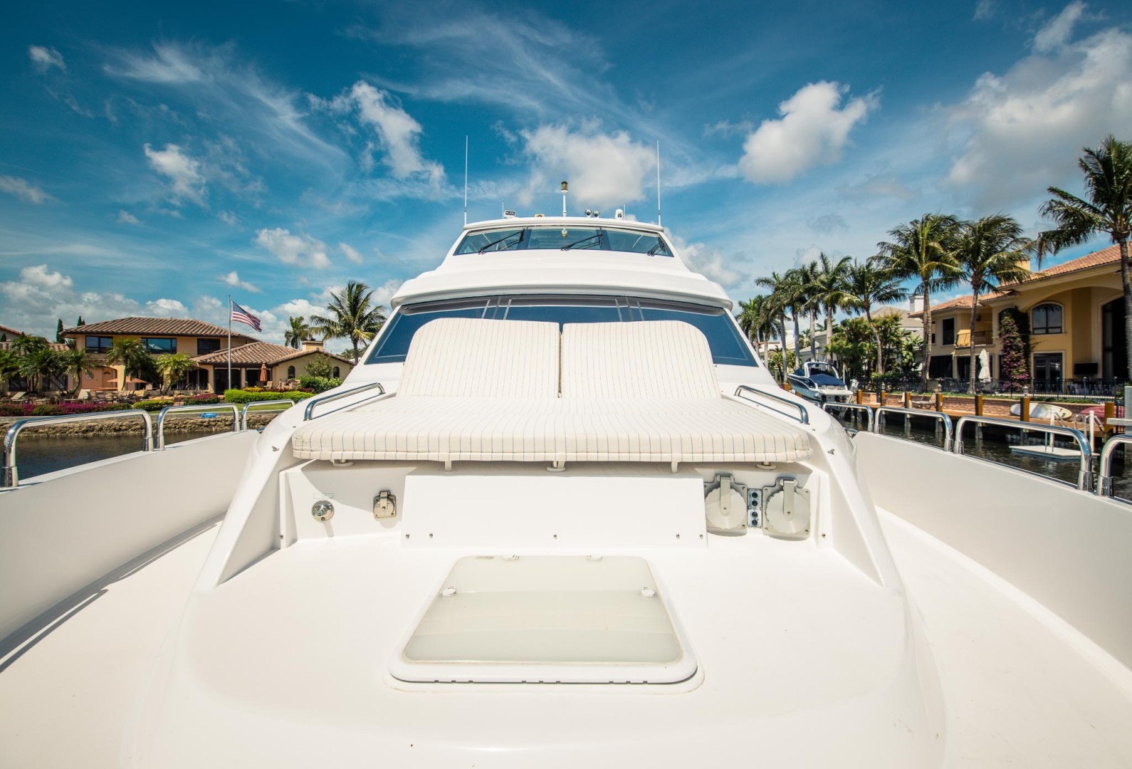 Hatteras 72 - Taz - Bow