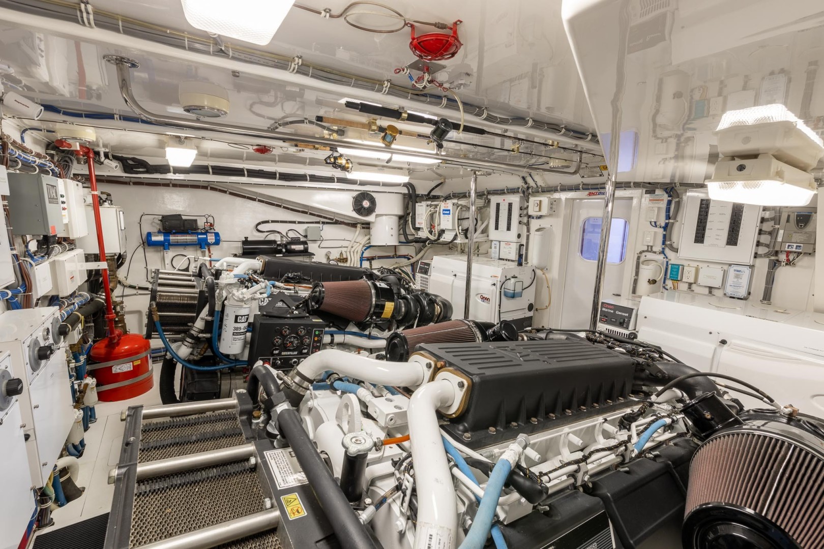 Hatteras 72 - Taz - Engine Room