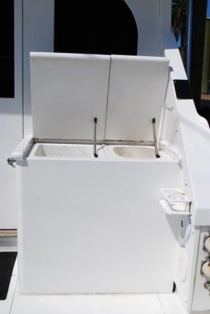 Bertram 35 - Joker II - Cockpit