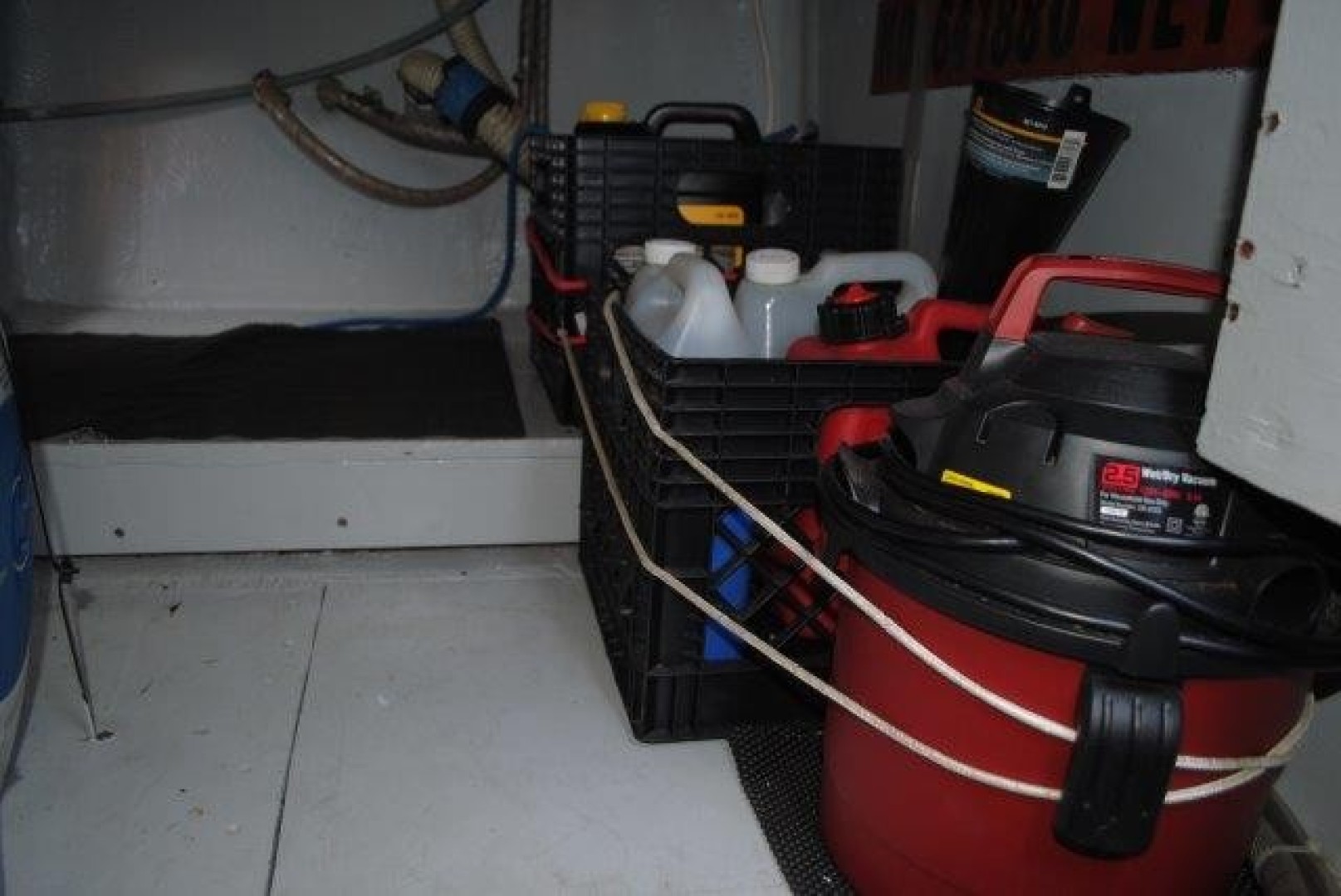 Bertram 35 - Joker II - Engine Room