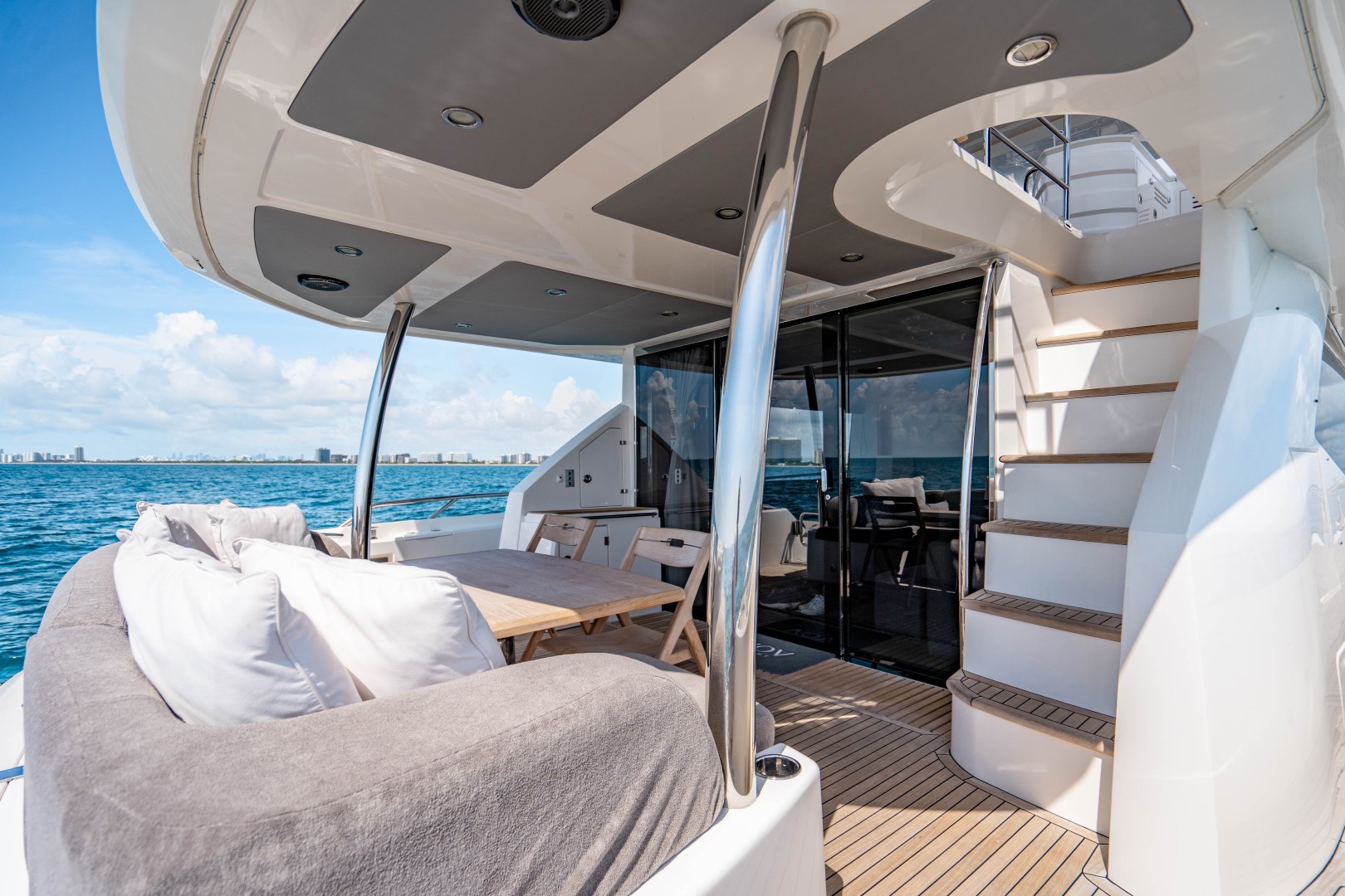 Sunseeker 75 - Vov - Aft Deck