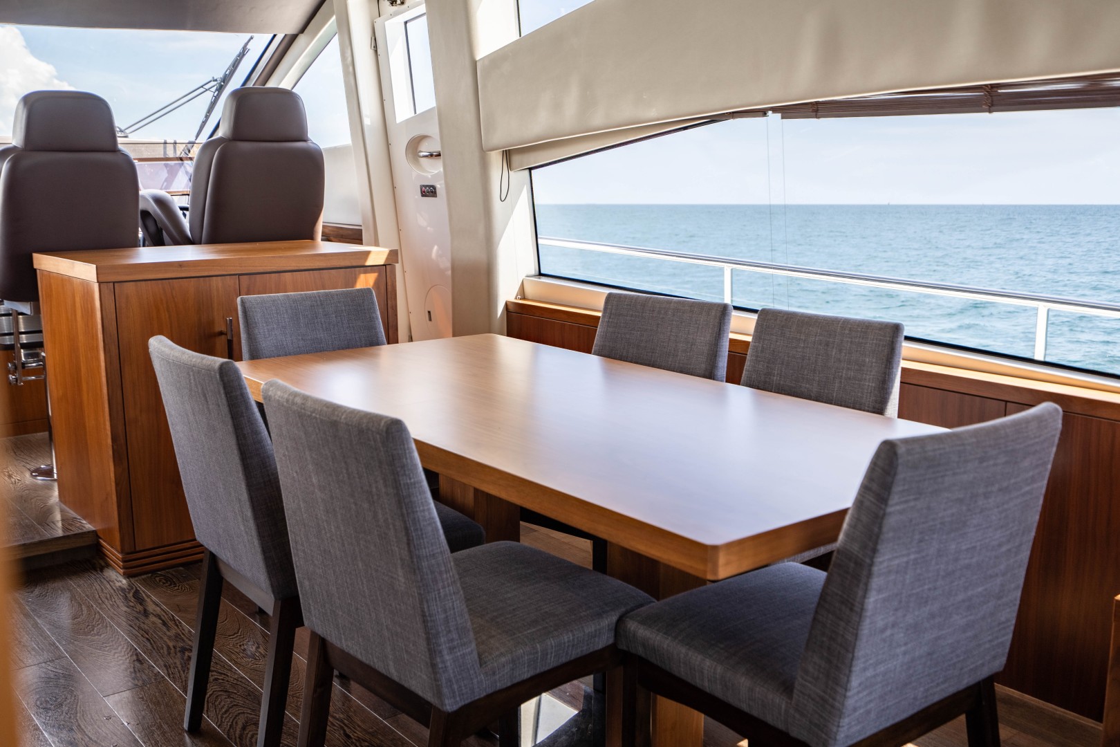 Sunseeker 75 - Vov - Dining