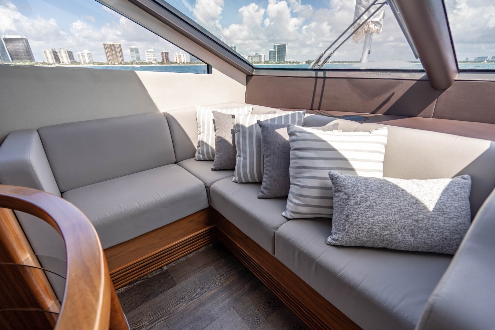 Sunseeker 75 - Vov - Helm Seating