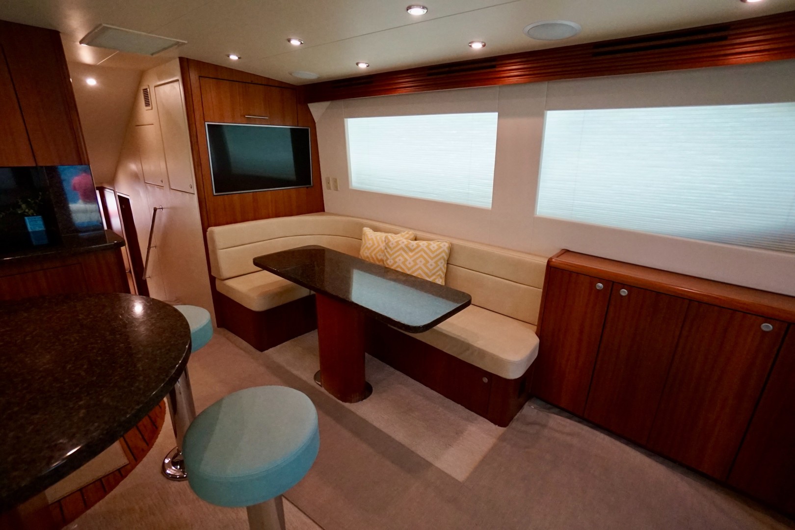 Hatteras 54 - Get Serious - Dinette