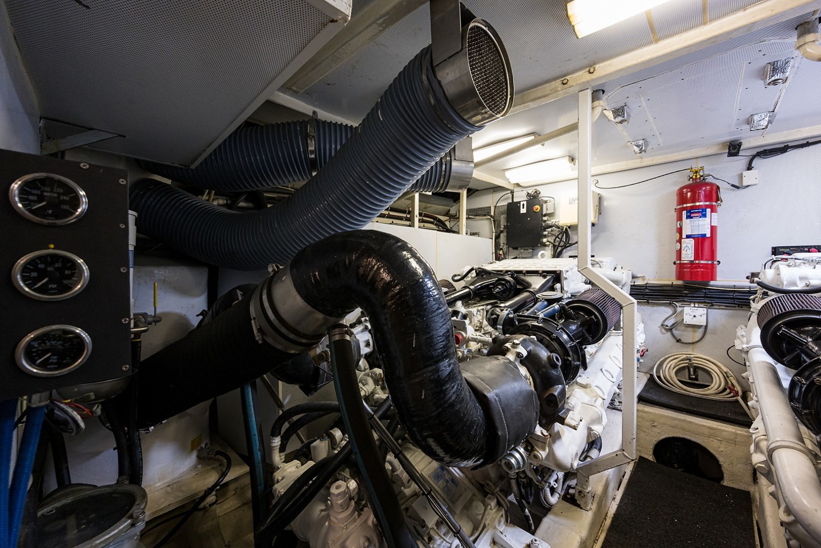 Princess Viking Sport Crusier 65 - Small Change - Engine Room