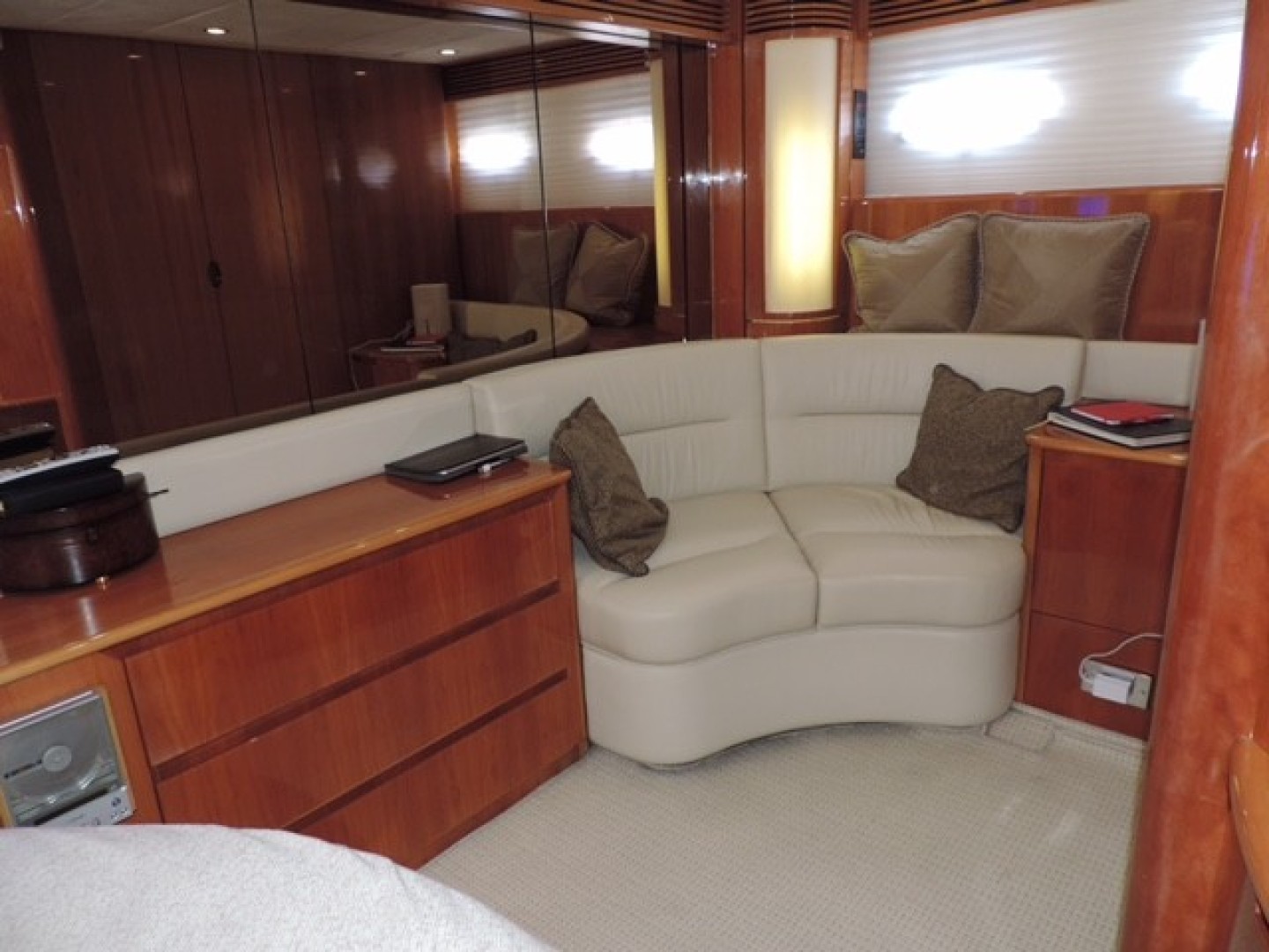 Princess Viking Sport Crusier 65 - Small Change - Master Stateroom