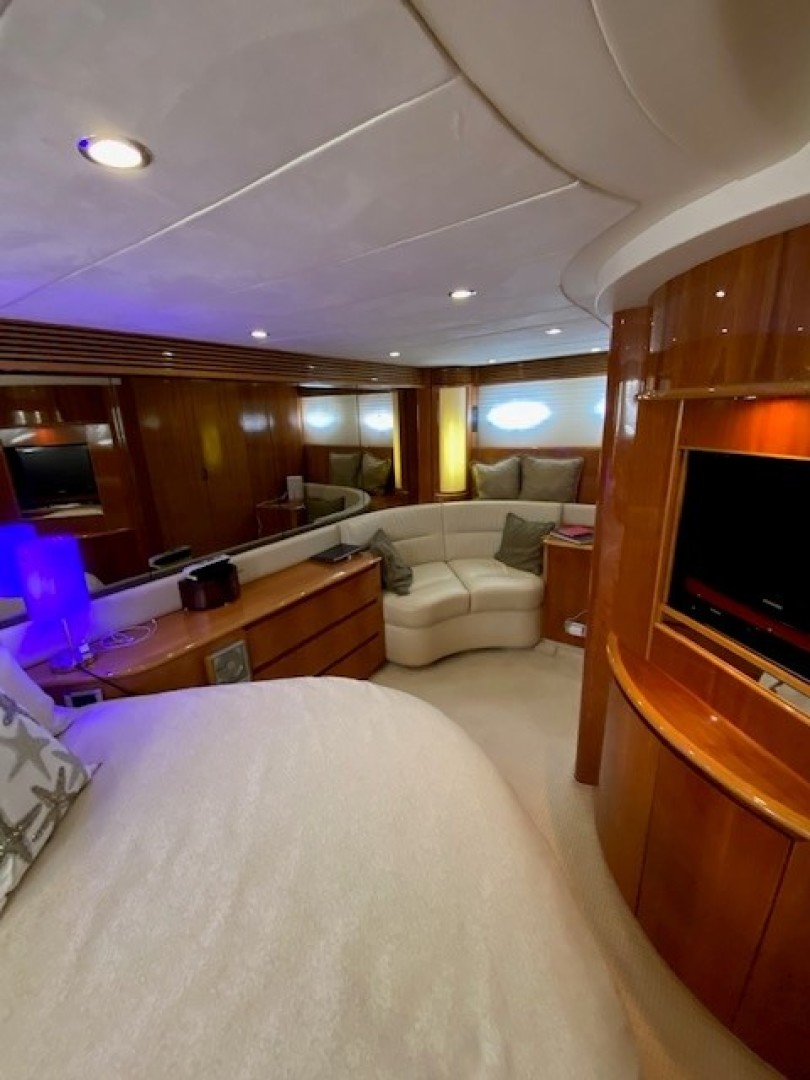 Princess Viking Sport Crusier 65 - Small Change - Master Stateroom