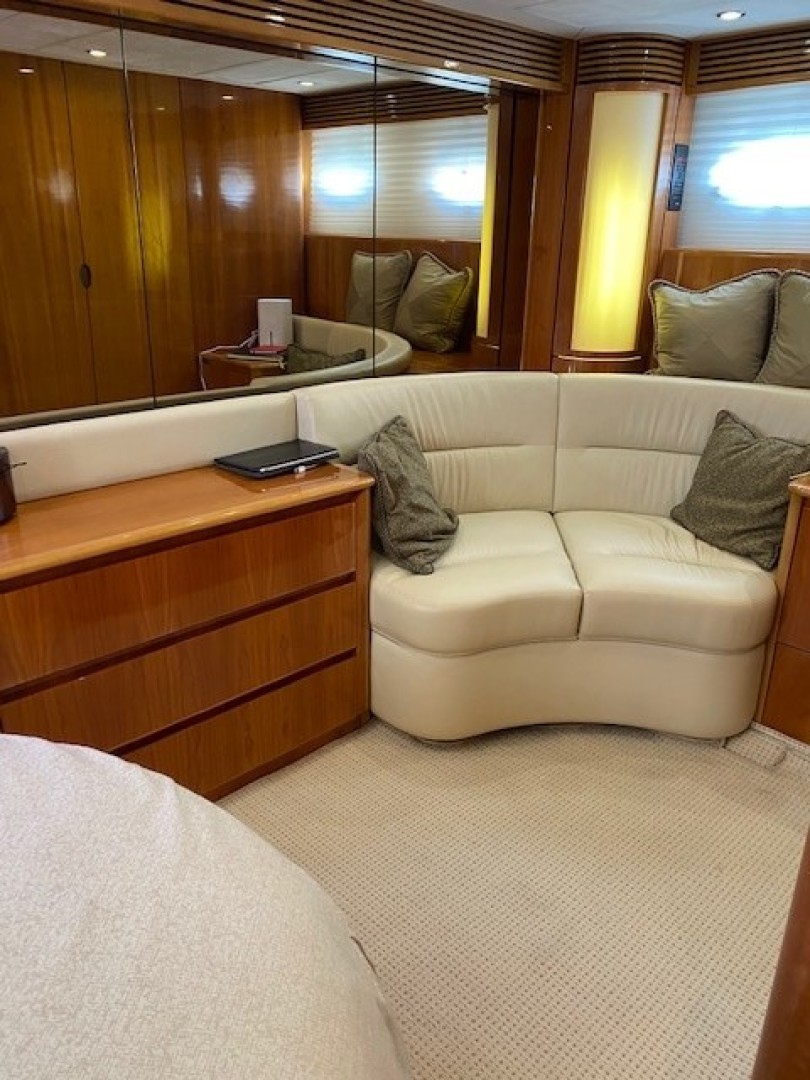 Princess Viking Sport Crusier 65 - Small Change - Master Stateroom