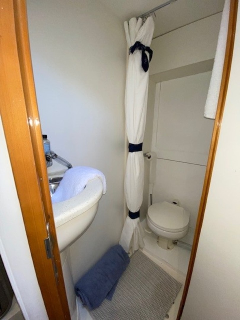 Princess Viking Sport Crusier 65 - Small Change - Crew Quarters