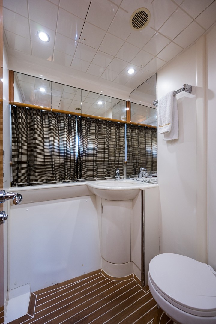Princess Viking Sport Crusier 65 - Small Change - Day Head