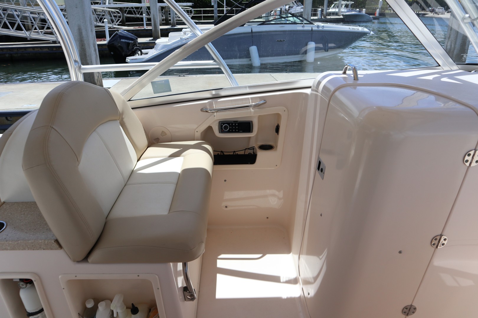 Grady-White 30 Sea Number - Helm Seating