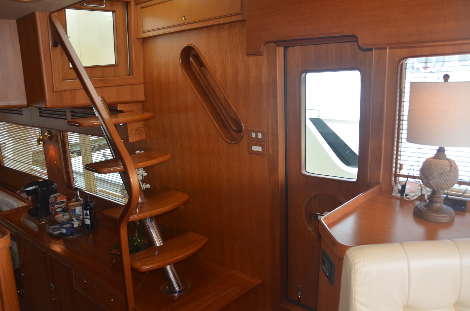 Marlow 53 - Flybridge Stairs