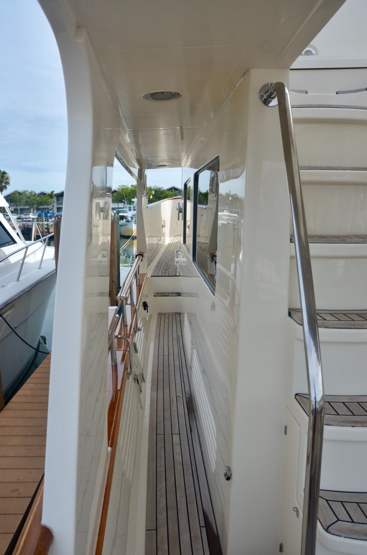 Marlow 53 - Side Deck