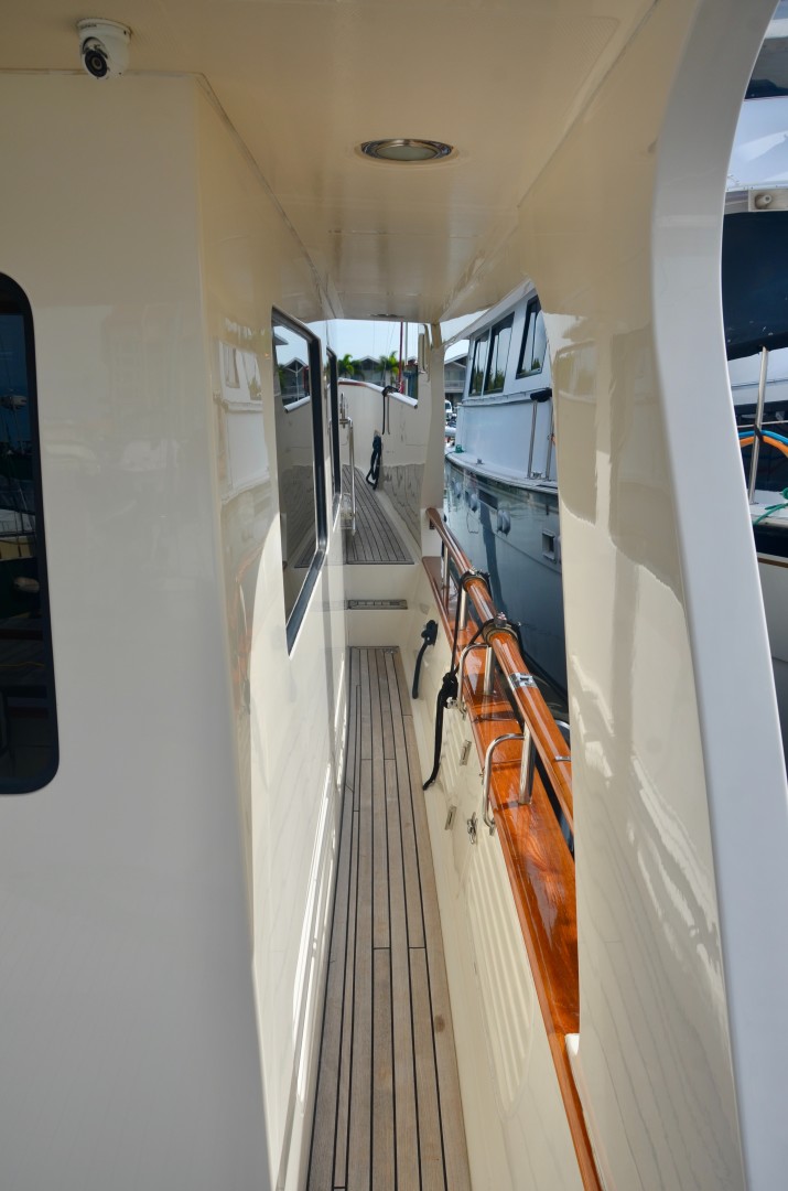 Marlow 53 - Side Deck