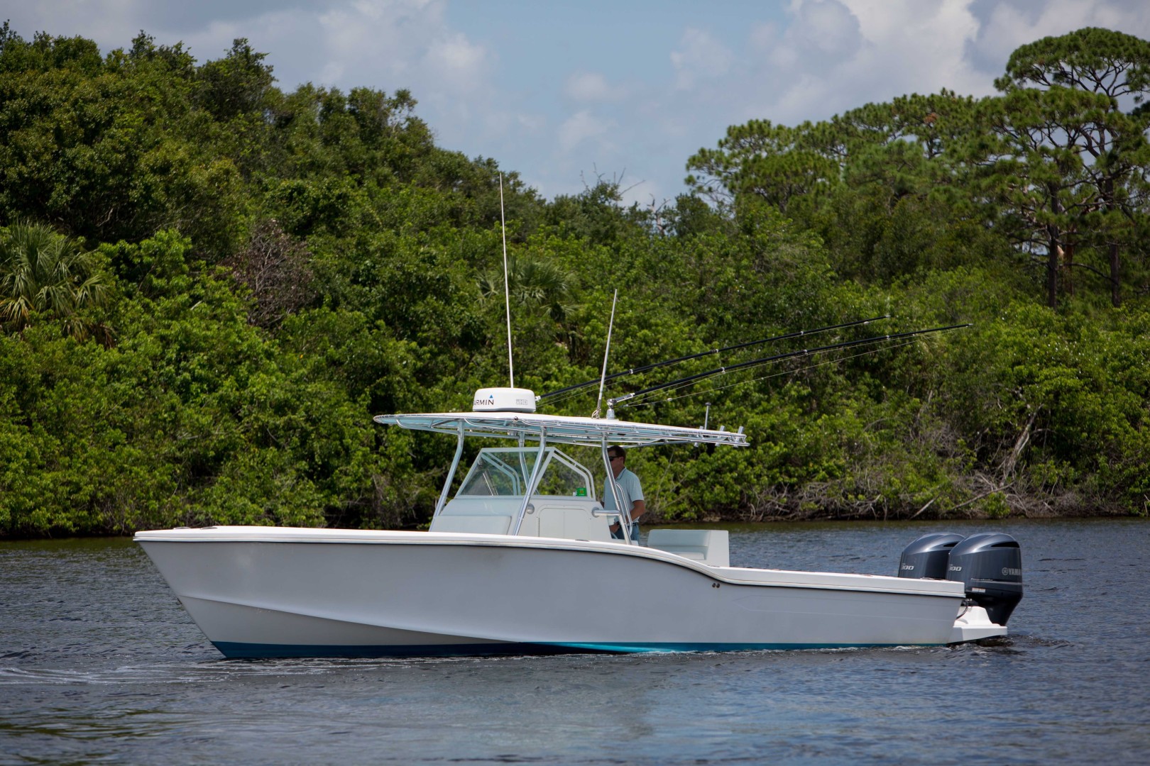 Ocean Master 33 - Exterior Profile