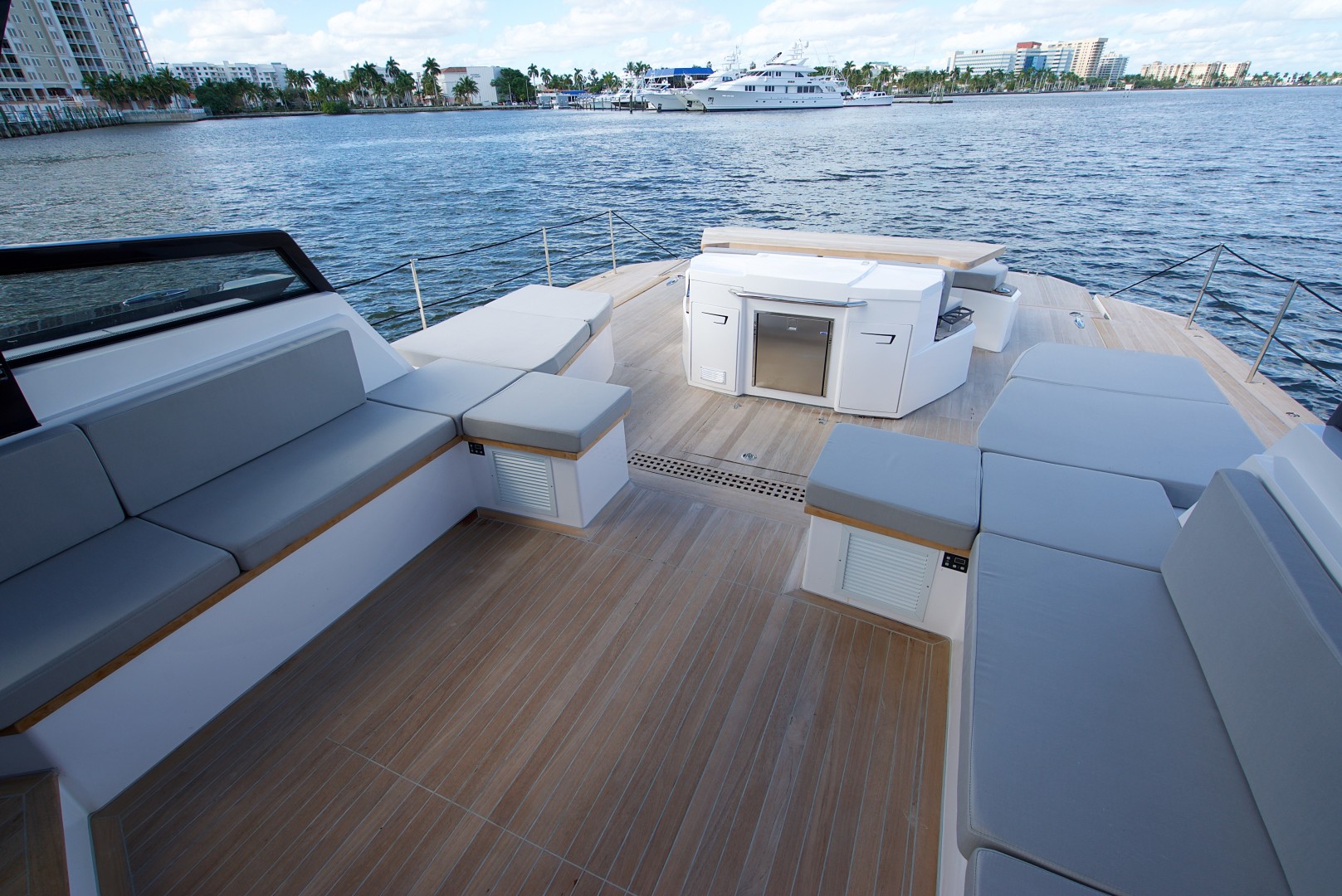 Ocean 55 - cockpit