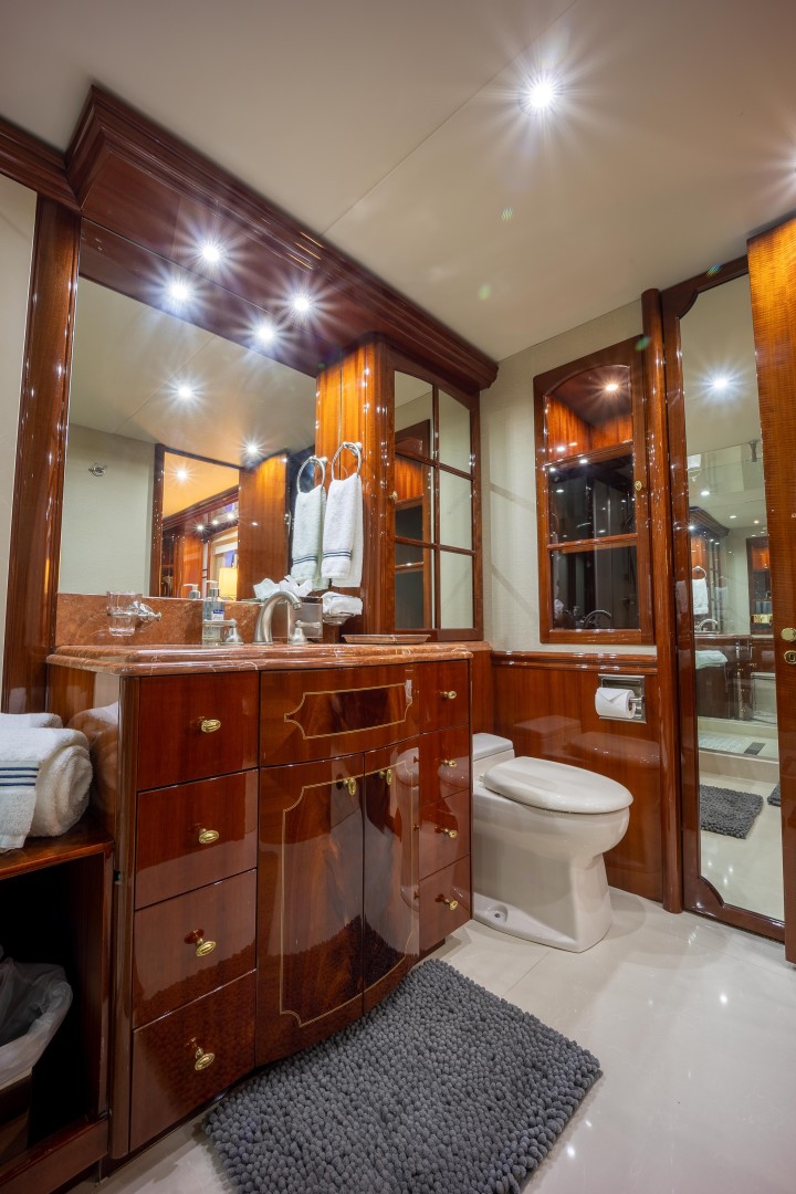 Lazzara 106 - Passion - Master Stateroom