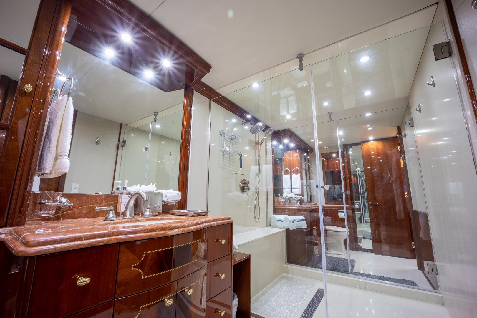 Lazzara 106 - Passion - Master Stateroom