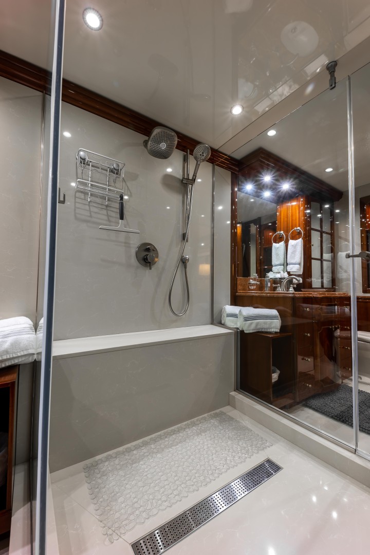 Lazzara 106 - Passion - Master Stateroom