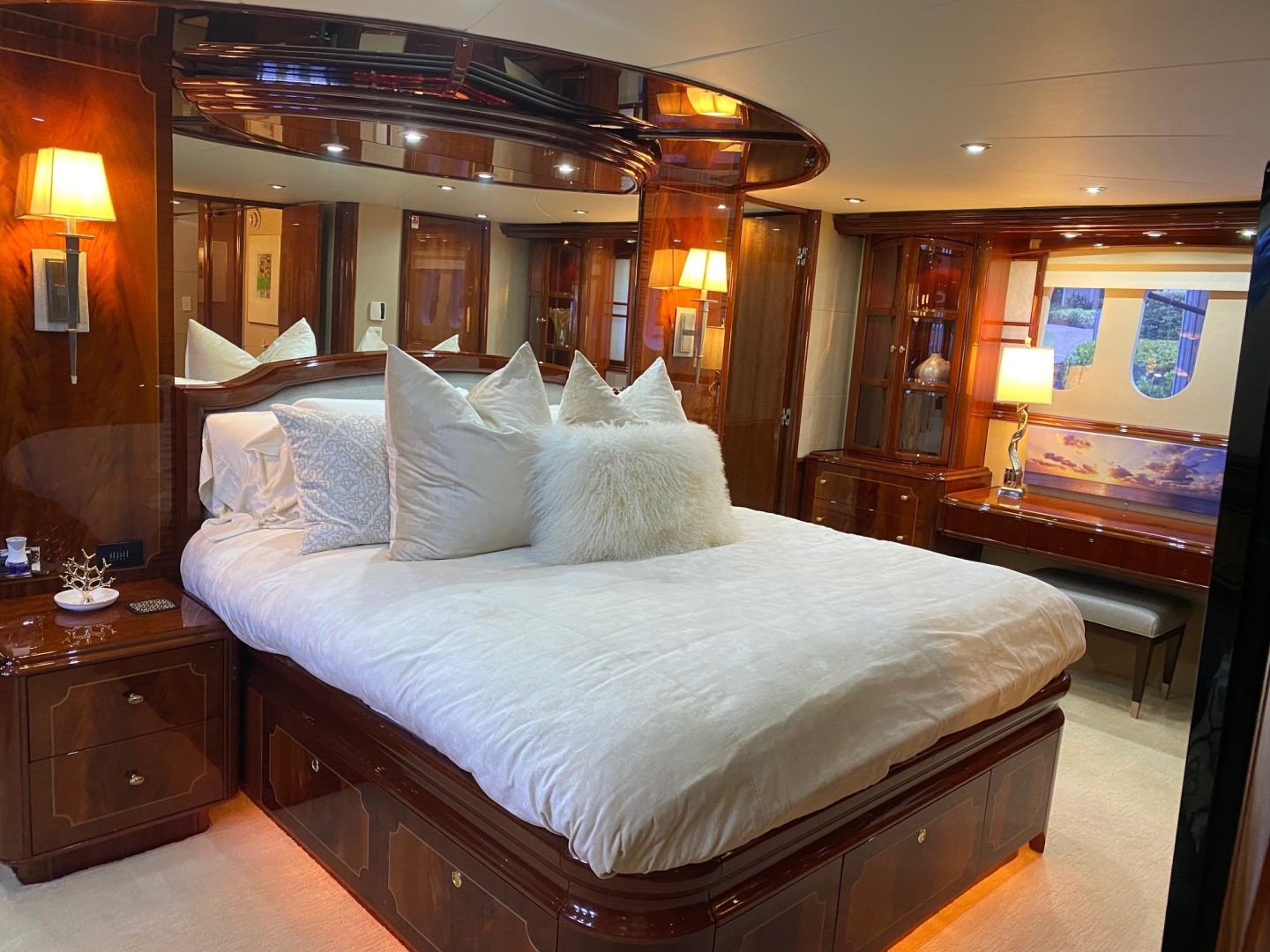 Lazzara 106 - Passion - Master Stateroom