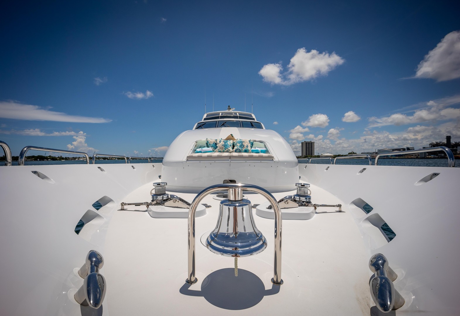 Lazzara 106 - Passion - Bow