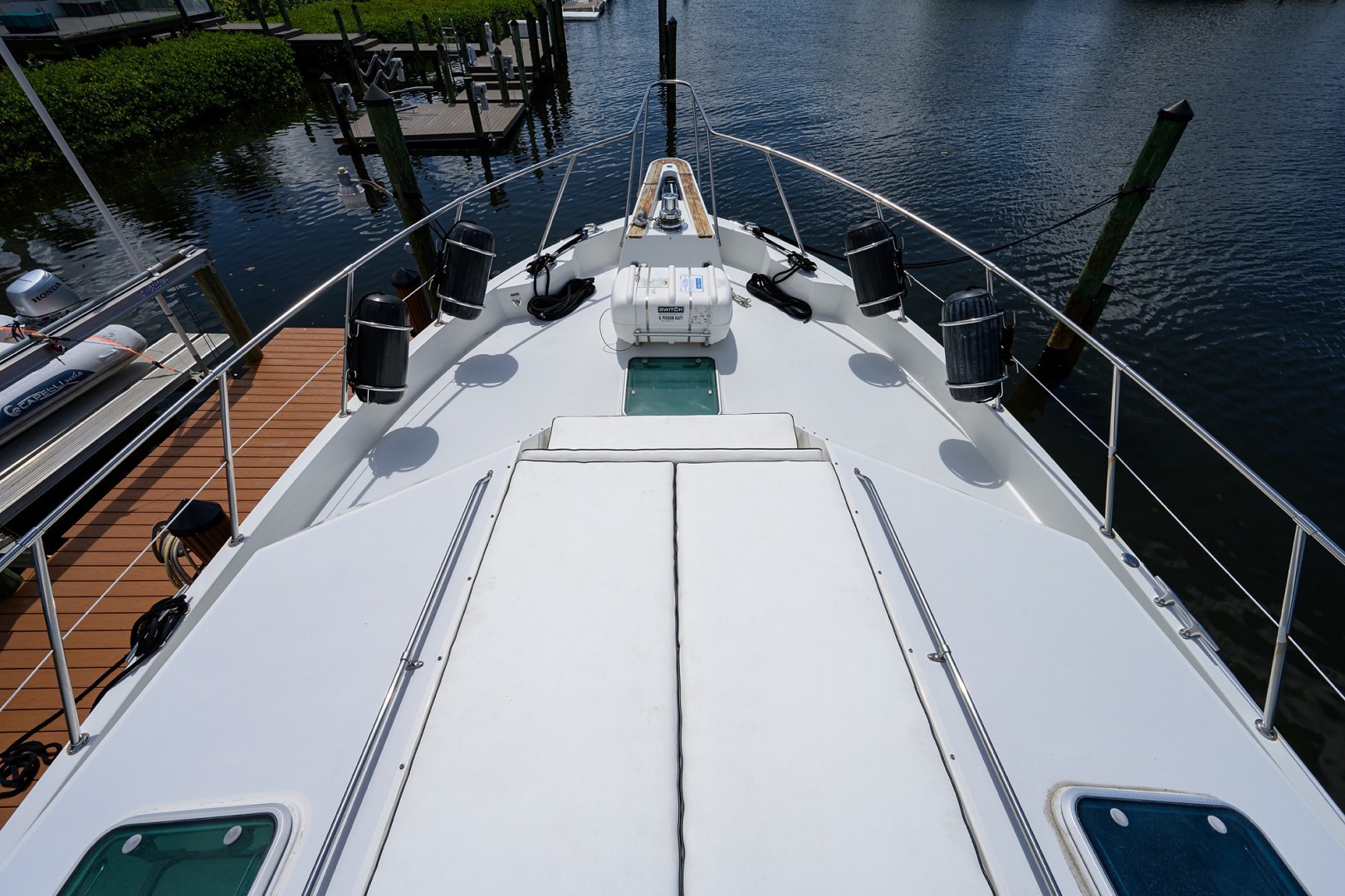 Hatteras 70 - Gypsy Rose - Bow