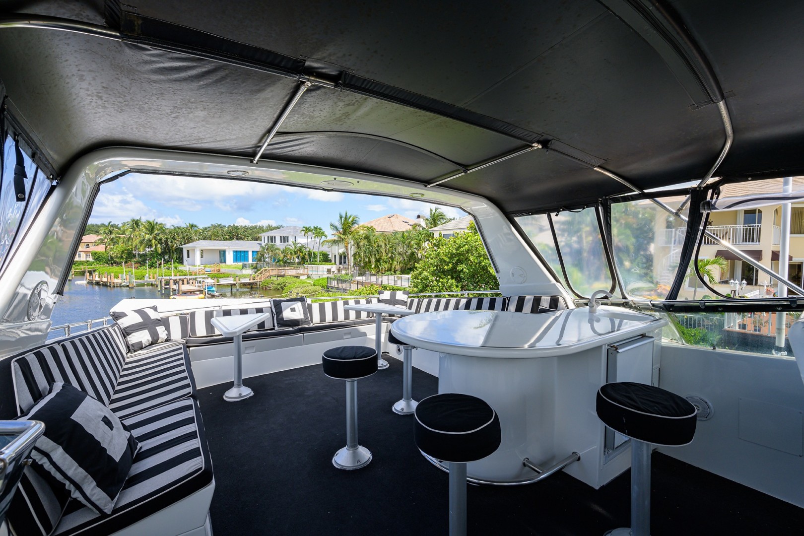 Hatteras 70 - Gypsy Rose - Flybridge Deck