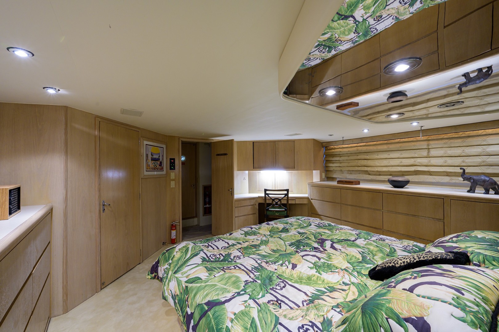 Hatteras 70 - Gypsy Rose - Master Stateroom
