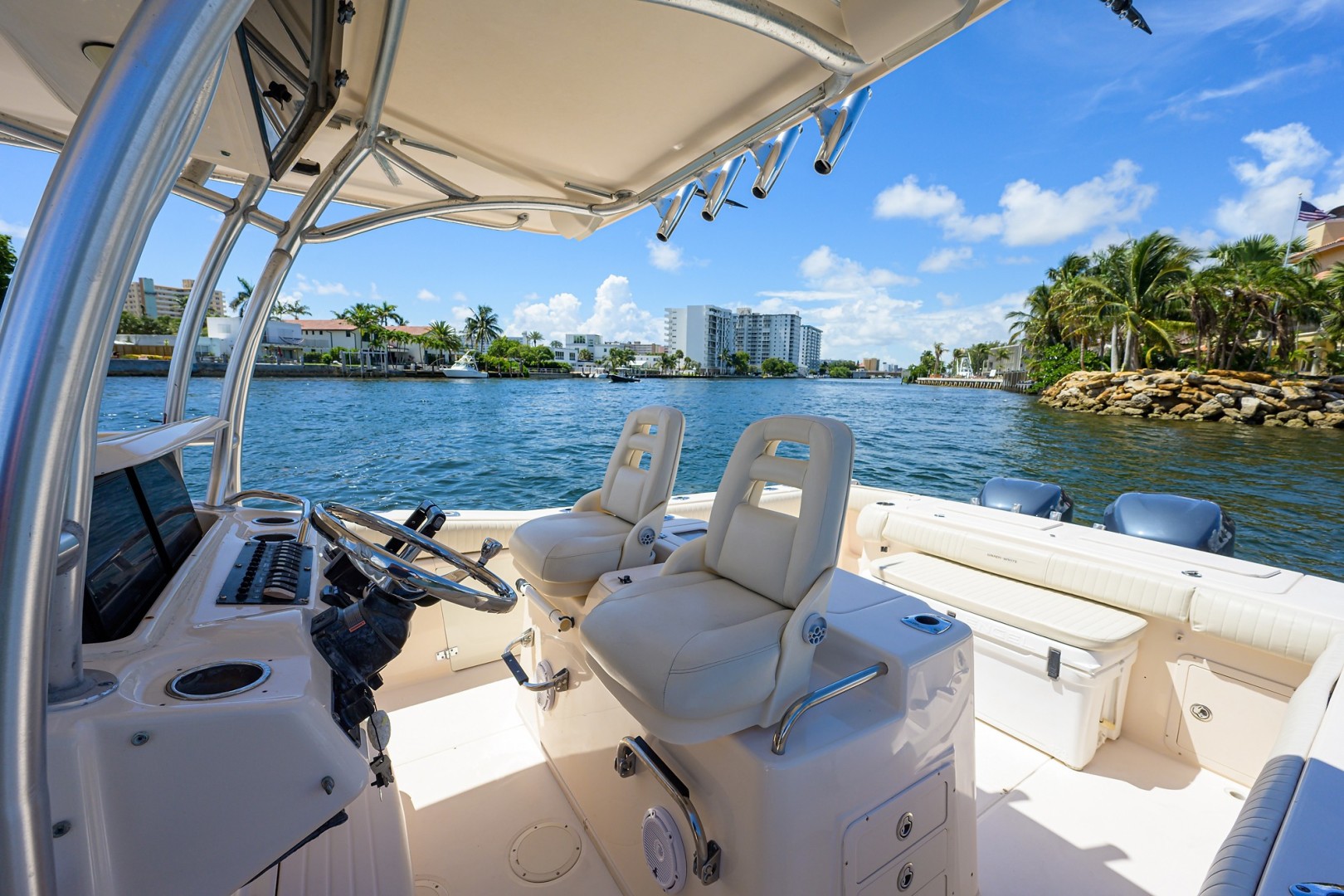 Grady-White 30 - Helm Seating