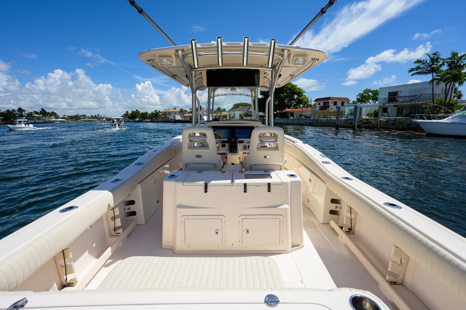 Grady-White 30 - Cockpit