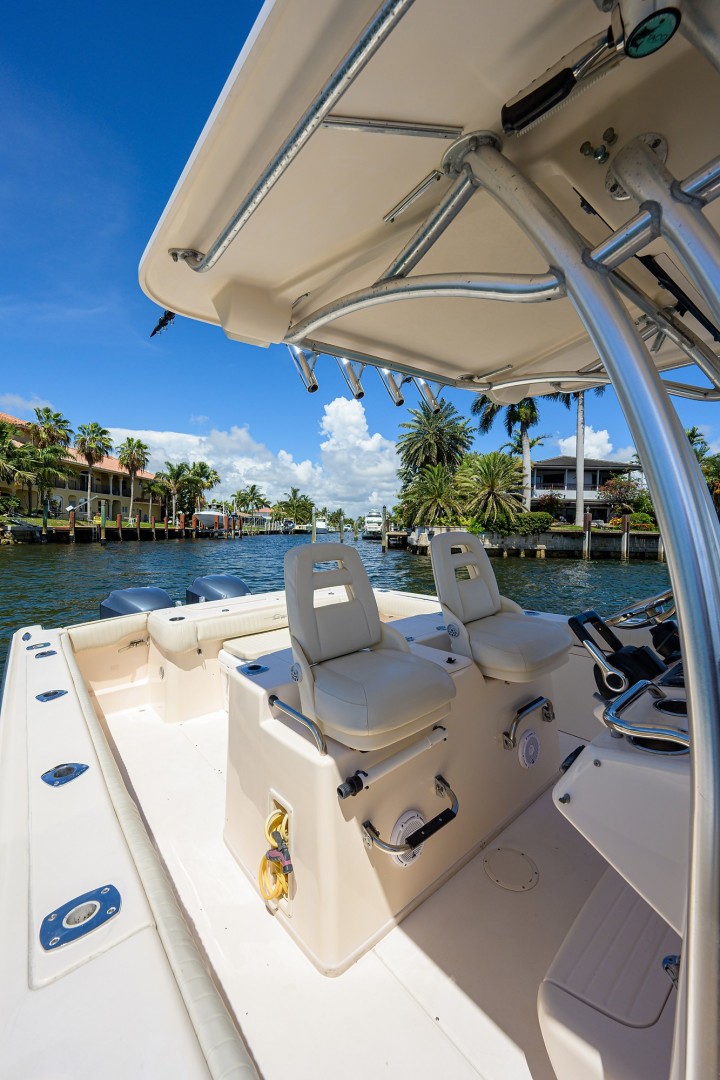Grady-White 30 - Helm Seating