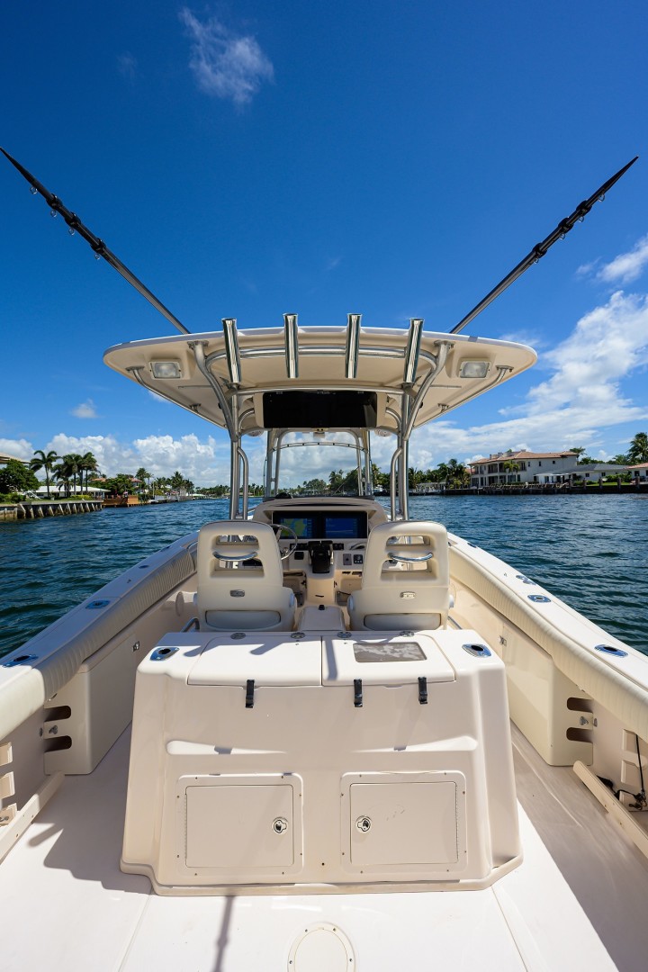 Grady-White 30 - Cockpit