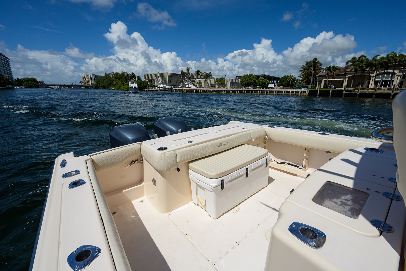 Grady-White 30 - Cockpit