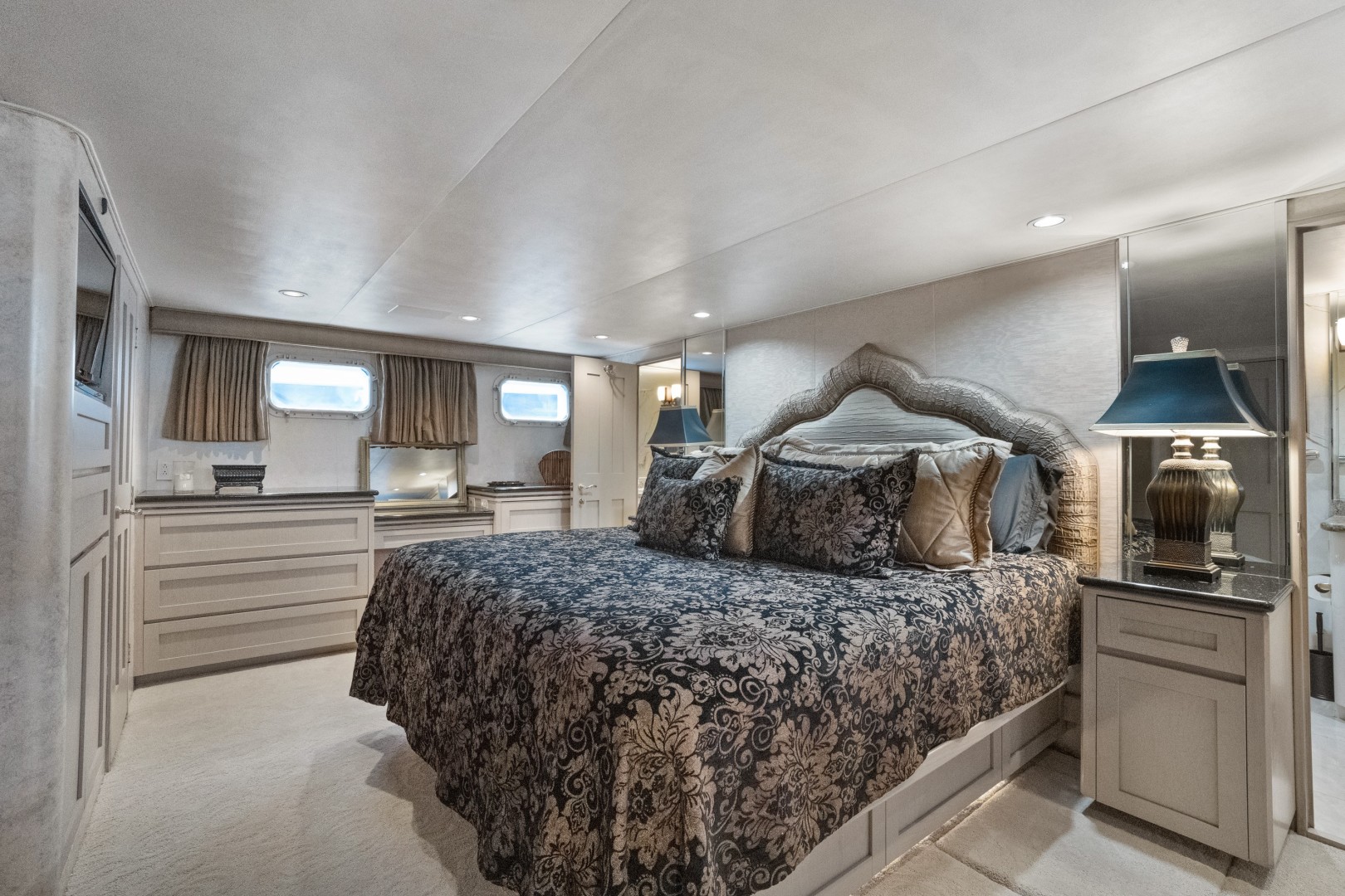 Broward 102 - Andiamo- Master Stateroom