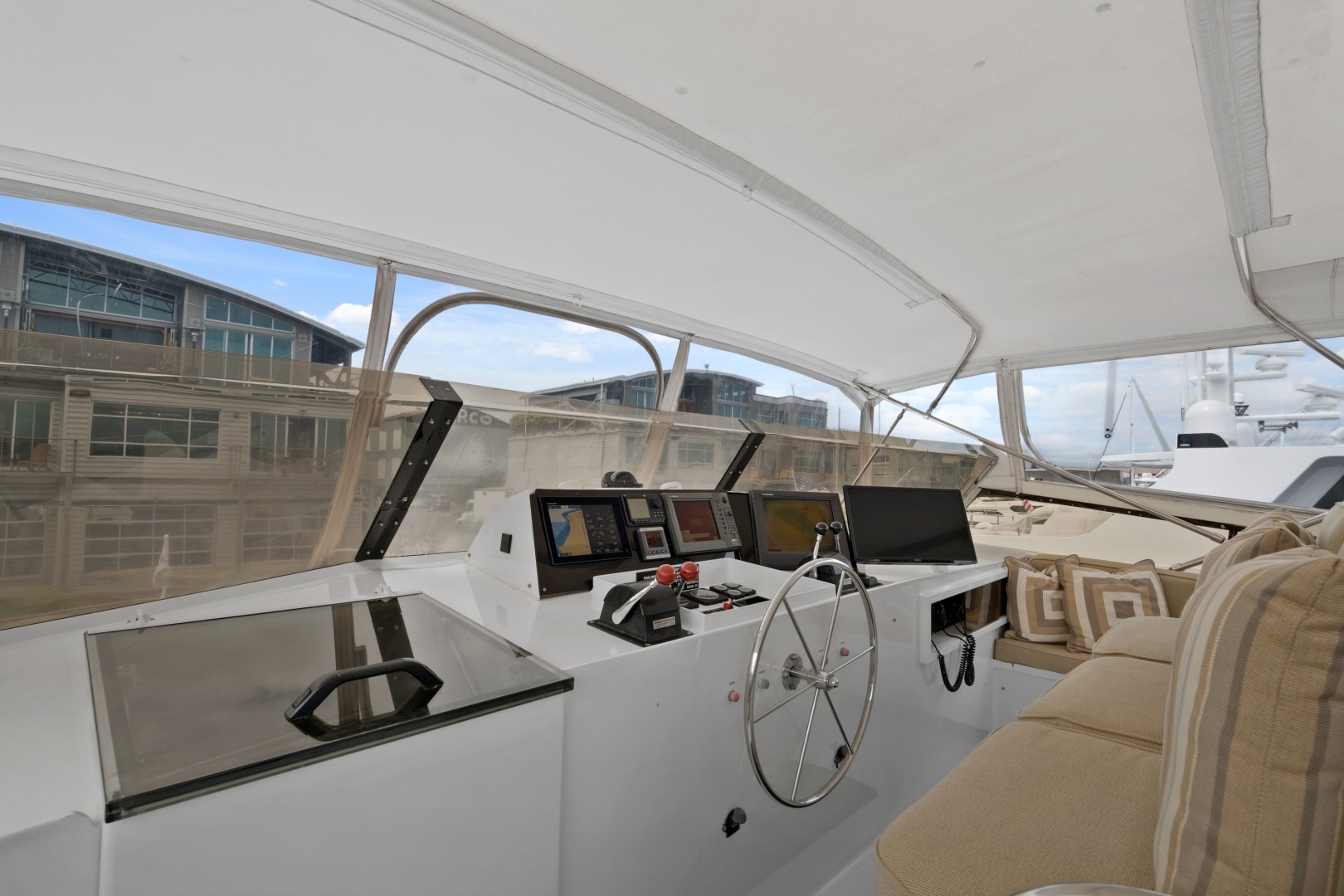 Broward 102 - Andiamo - Pilothouse
